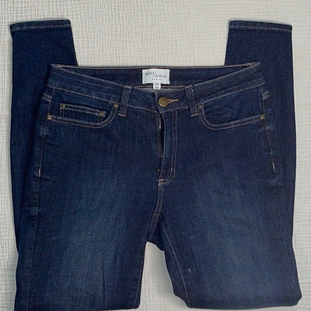 Daily Ritual Dark Denim Wash Skinny Jeans Size: 28R